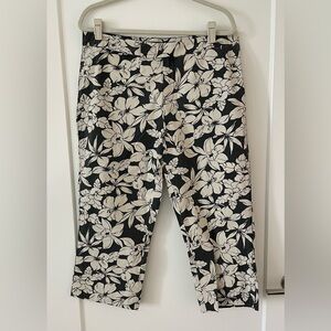 NWT DKNY Women’s Maui Wowee Black and White Floral Capri, Size 14